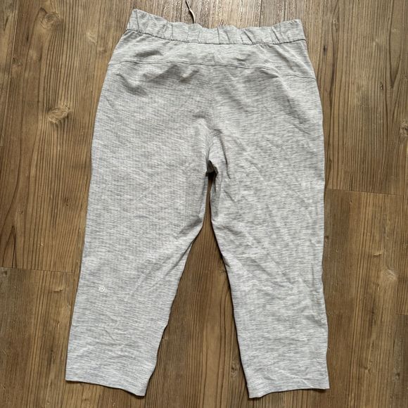Lululemon On The Fly Crop 23" Women's Size 10 Wee Space Gray‎ - Picture 2 of 8